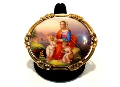 IMPORTANT ANTIQUE 19TH CENTURY SWISS ENAMEL BROOCH IN GOLD FRAME CIRCA 1850-1880