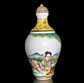 FINE CHINESE ENAMEL PORCELAIN ROTATING SNUFF BOTTLE QIANLONG MARK