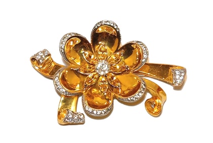 VINTAGE SIGNED CORO CRAFT  DIMENSIONAL FLOWER BROOCH WITH RHINESTONES 2.75"