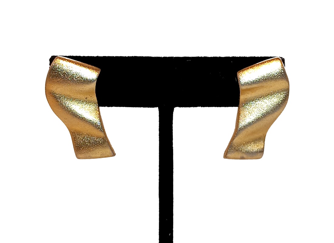 VINTAGE HATTIE CARNEGIE GOLD-TONE SCULPTURAL EARRINGS