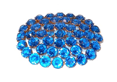 FABULOUS LARGE VINTAGE OVAL BROOCH WITH BRILLIANT BLUE FACETED GLASS STONES