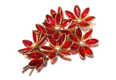 EXQUISITE LARGE VINTAGE FLORAL SPRAY SASH CLIP WITH RUBY RED GLASS PETALS  ALFRED PHILIPPE TRIFARI