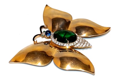 MAGNIFICENT VINTAGE CIRCA-1940S GOLD-TONE AND GREEN STONE BUTTERFLY BROOCH 3.25" BY 3.5"