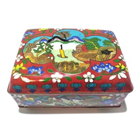 ANTIQUE CHINESE CLOISONNE ENAMEL SCENIC BOX WITH BRASS FEET