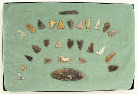 Group of Indian Artifacts: A grouping of 28 various arrowheads, points and scraper, from north of Pierre, SD. Category: Native American