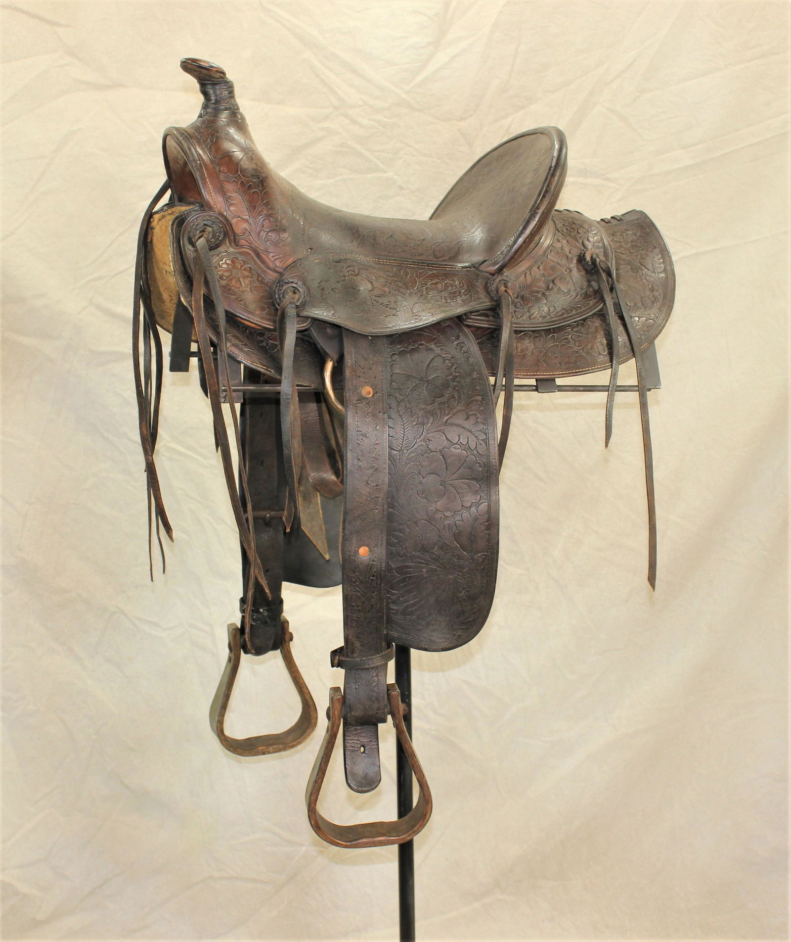 Visalia Astride Saddle (1 of 2)