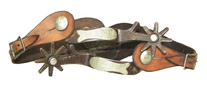 Classic pair of single mounted Crockett spurs boasting their popular Fish pattern on the heelbands.
