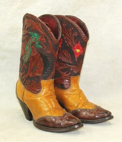 Formerly of the Tyler Beard collection, this extravegant pair of 1940's Southwest Texas boots bosts