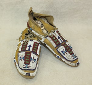 very attractive, and above average Southern Cheyenne moccasins.The brain tanned uppers are rubbed in