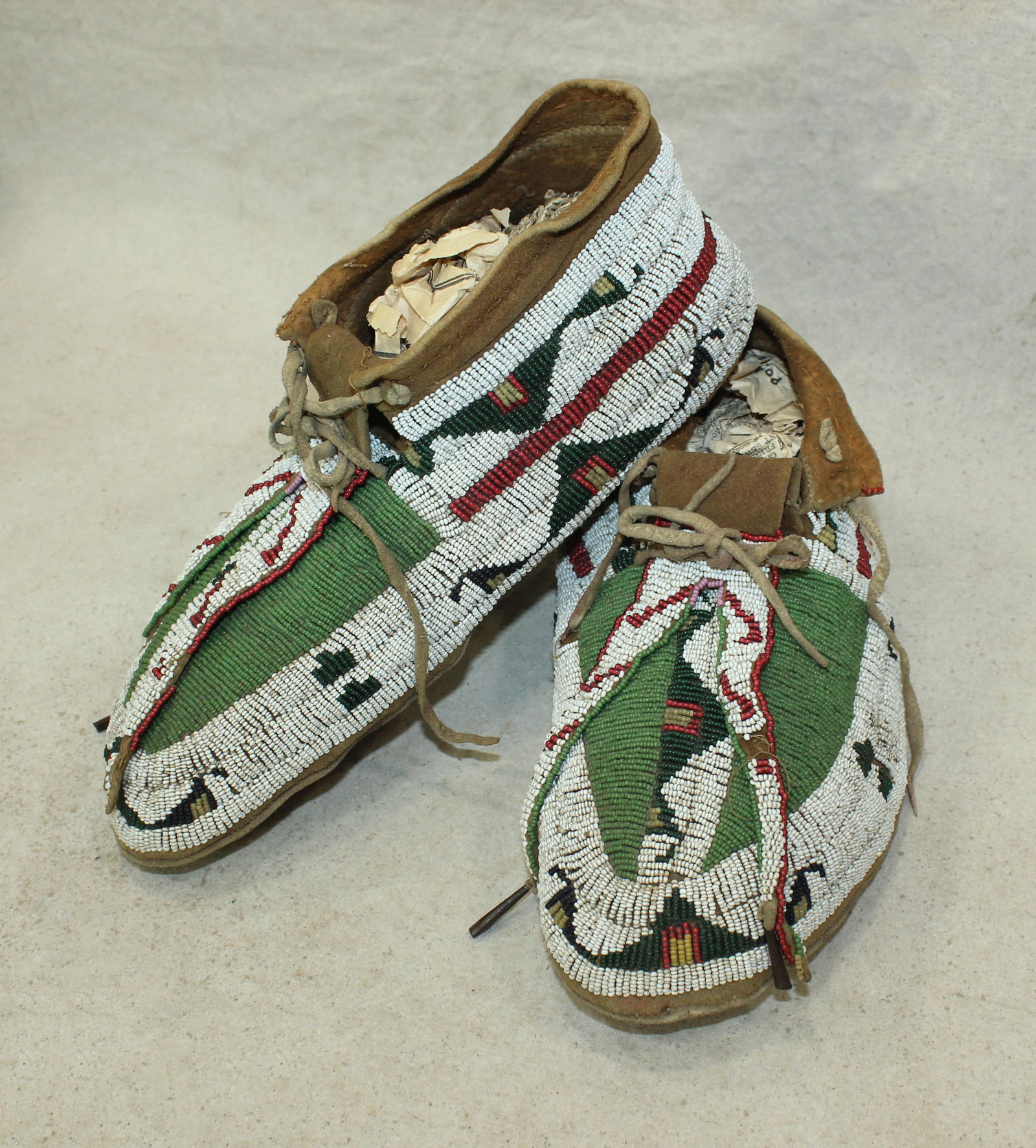 Sioux Beaded Mocassins (1 of 3)