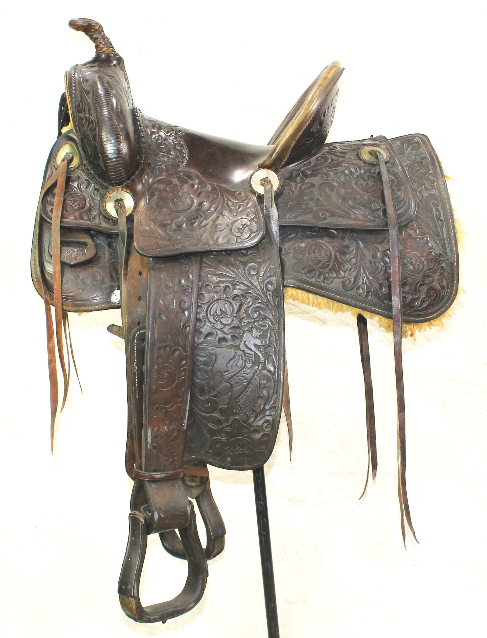 Calgary Saddlery Saddle (1 of 5)