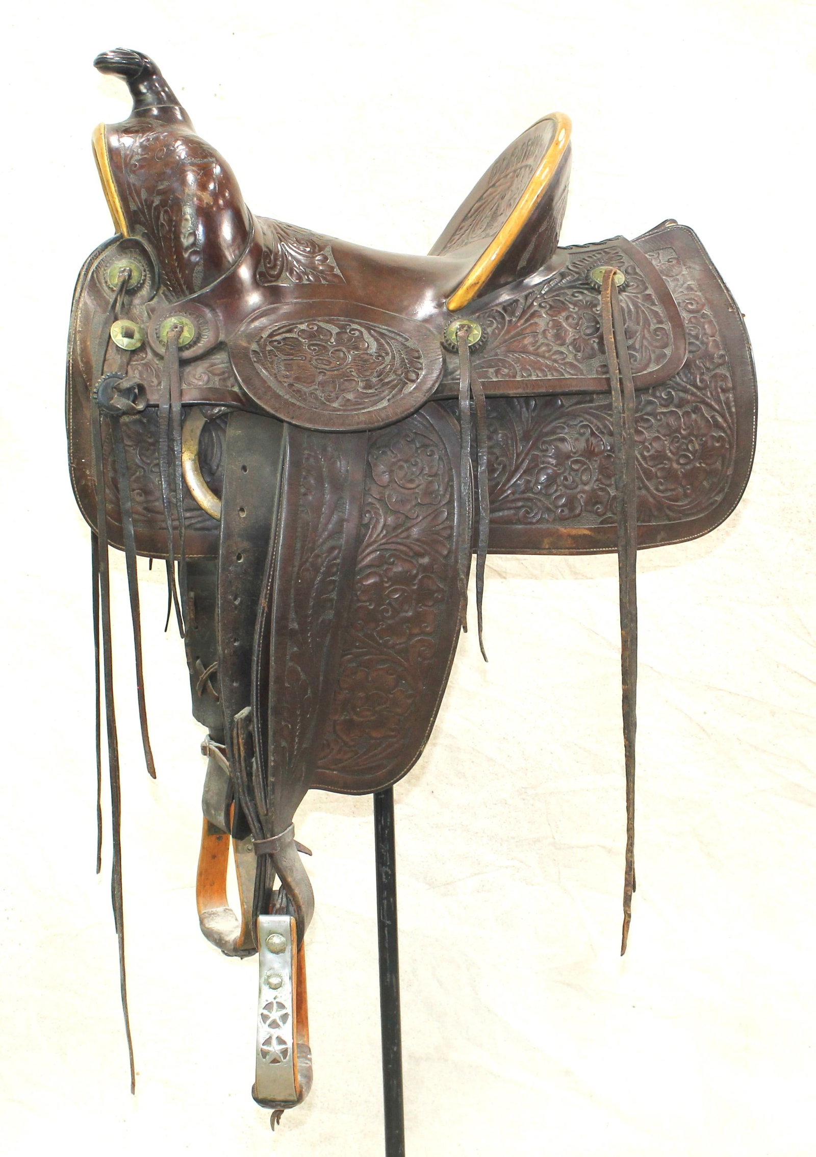R.J. Andrew Tooled Saddle (1 of 6)