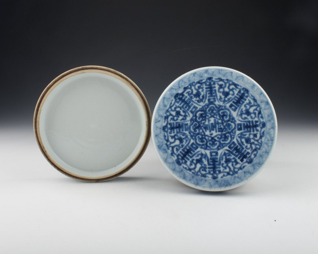 A Chinese Antique Blue And White Porcelain Box: A Chinese Antique Blue And White Porcelain Box