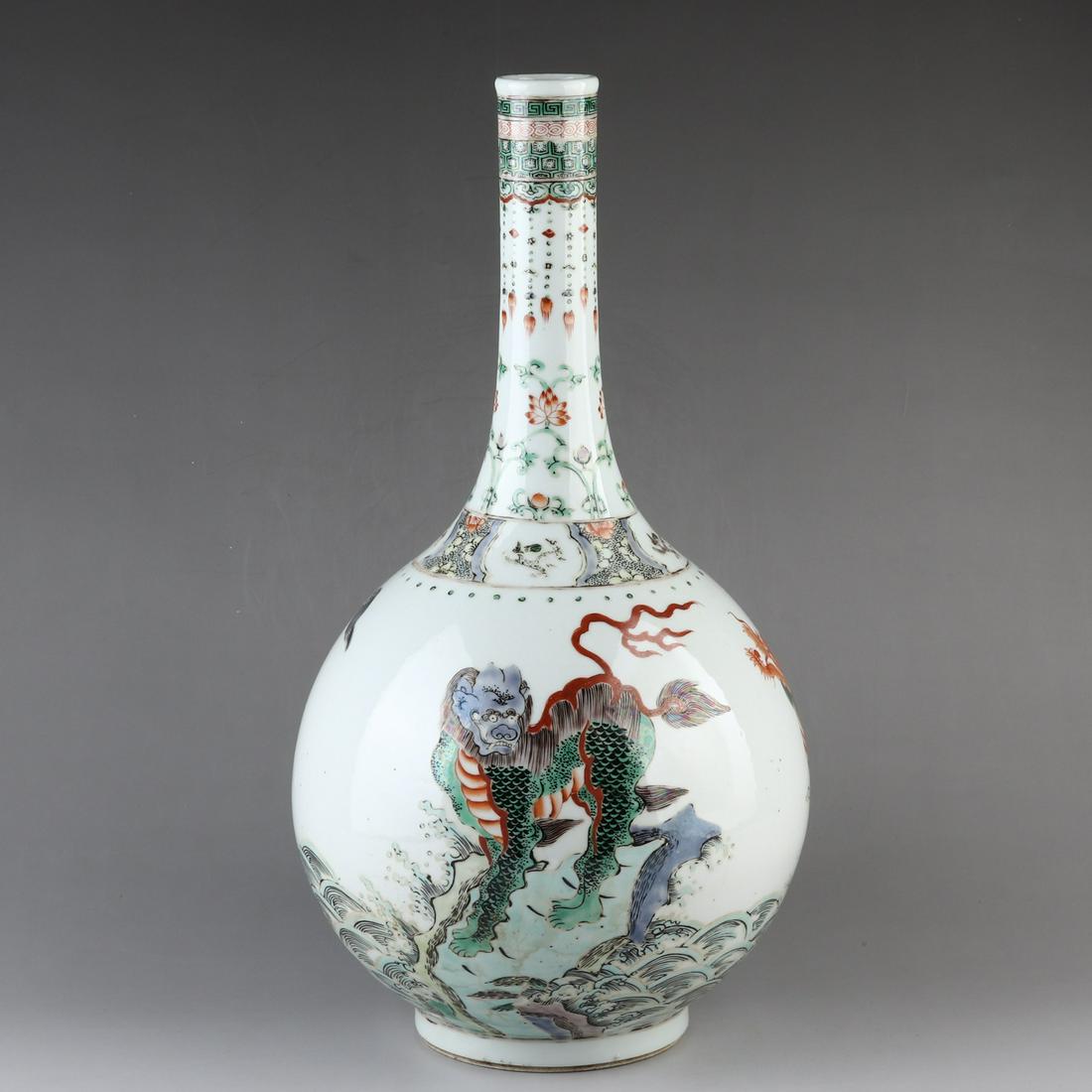 Chinese Lion Pattern Famille Rose Porcelain Vase: Size : 370(H) x 195(W) x 195(D)mm , Weight : 2000g