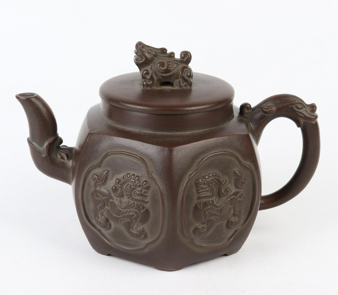 Chinese Yixing Zisha Clay Teapot: Size : 110(H) x 170(W) x 110(D)mm , Weight : 420g