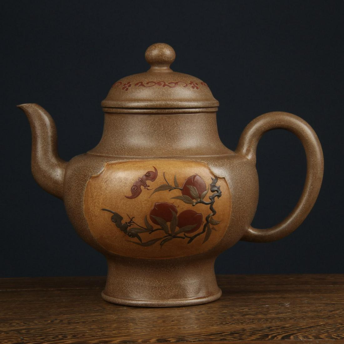 Chinese Yixing Zisha Teapot: Size : 160(H) x 182(W) x 115(D)mm , Weight : 428g