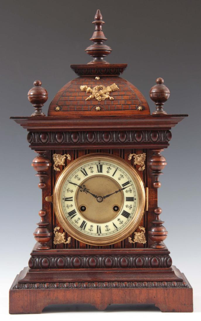 A LATE 19th CENTURY GERMAN WALNUT CASED MANTEL CLO (1 of 1)