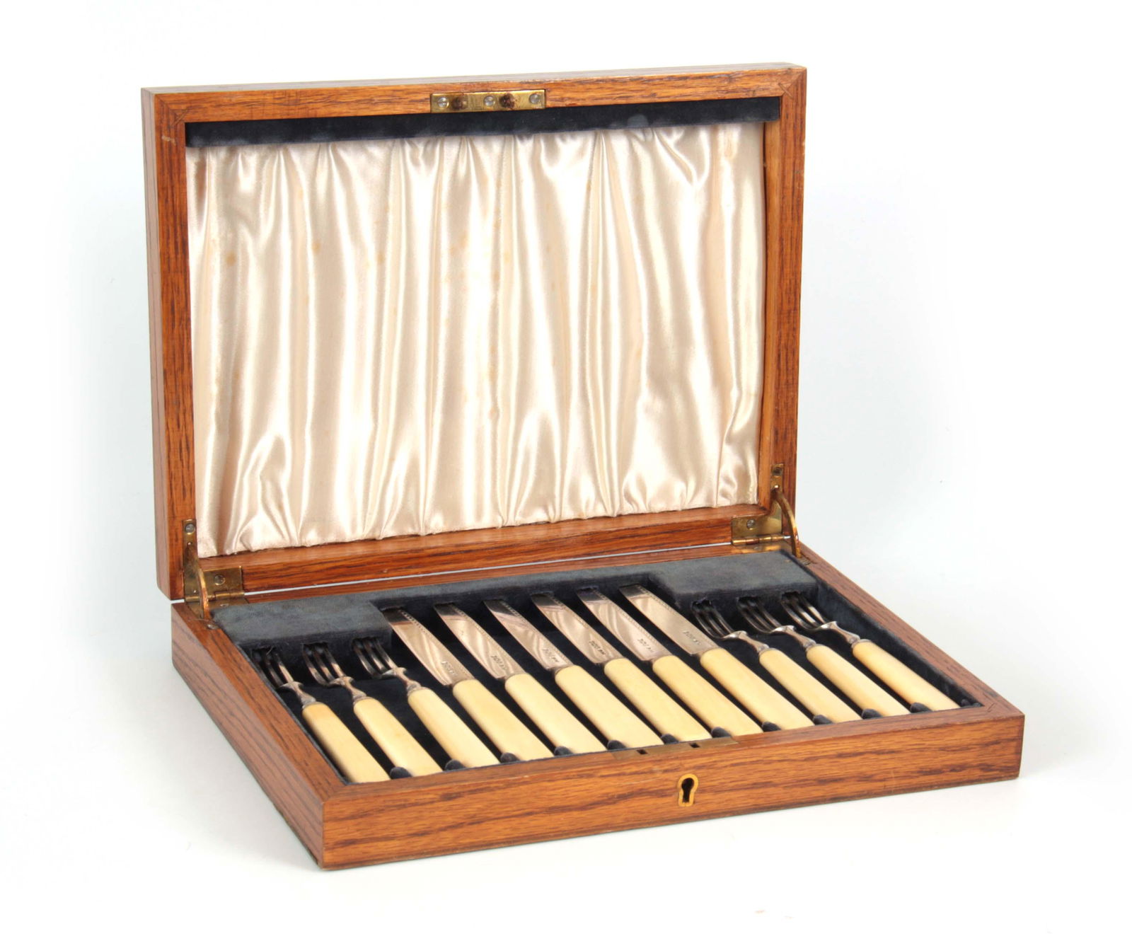 A GEORGE VI OAK CASED SET OF SIX  SILVER FRUIT KNI (1 of 1)