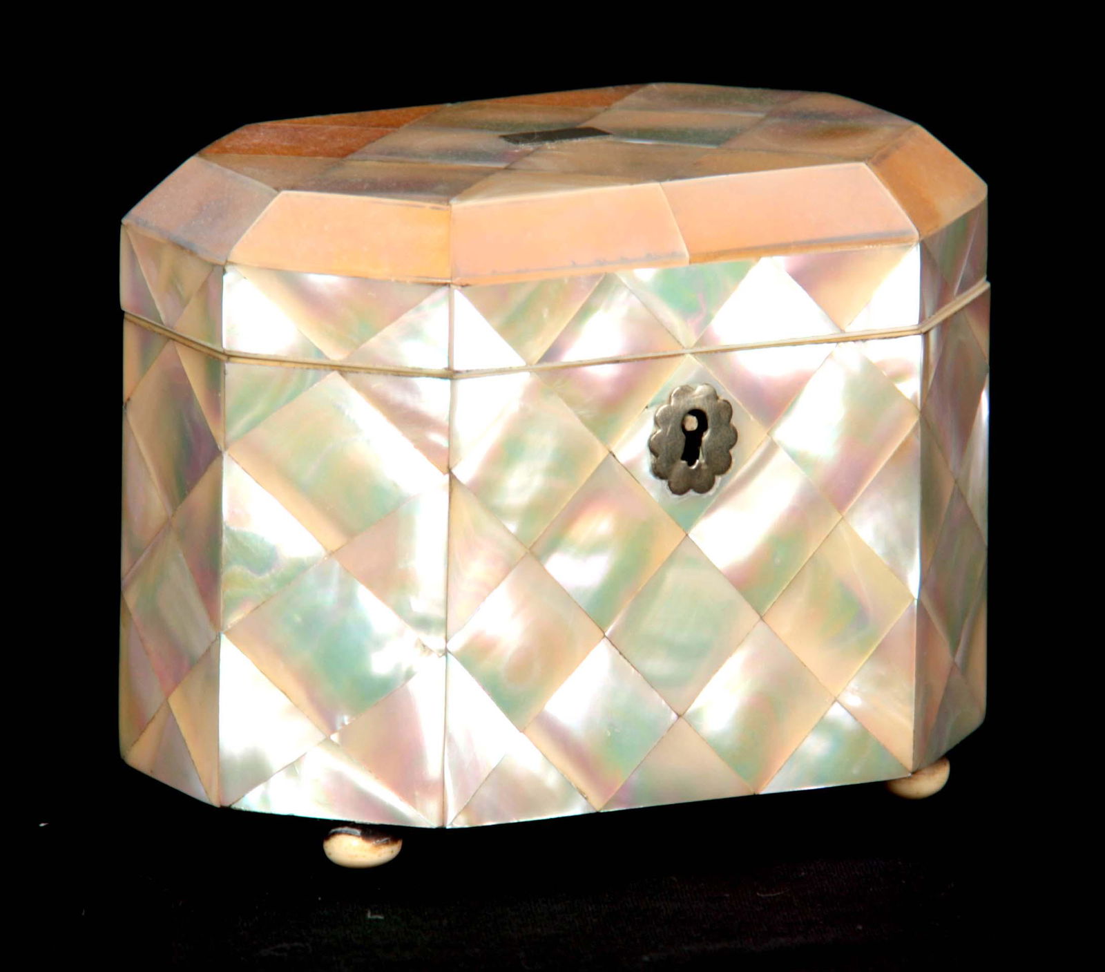 AN EARLY 19TH CENTURY MOTHER-OF-PEARL TEA CADDY wi (1 of 1)