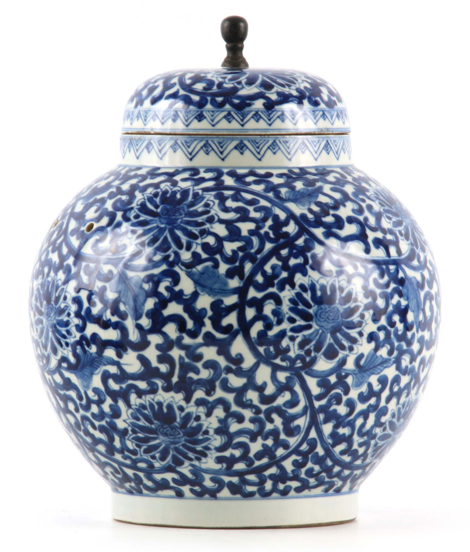 A 19TH CENTURY CHINESE LARGE BLUE AND WHITE BULBOUS (1 of 1)