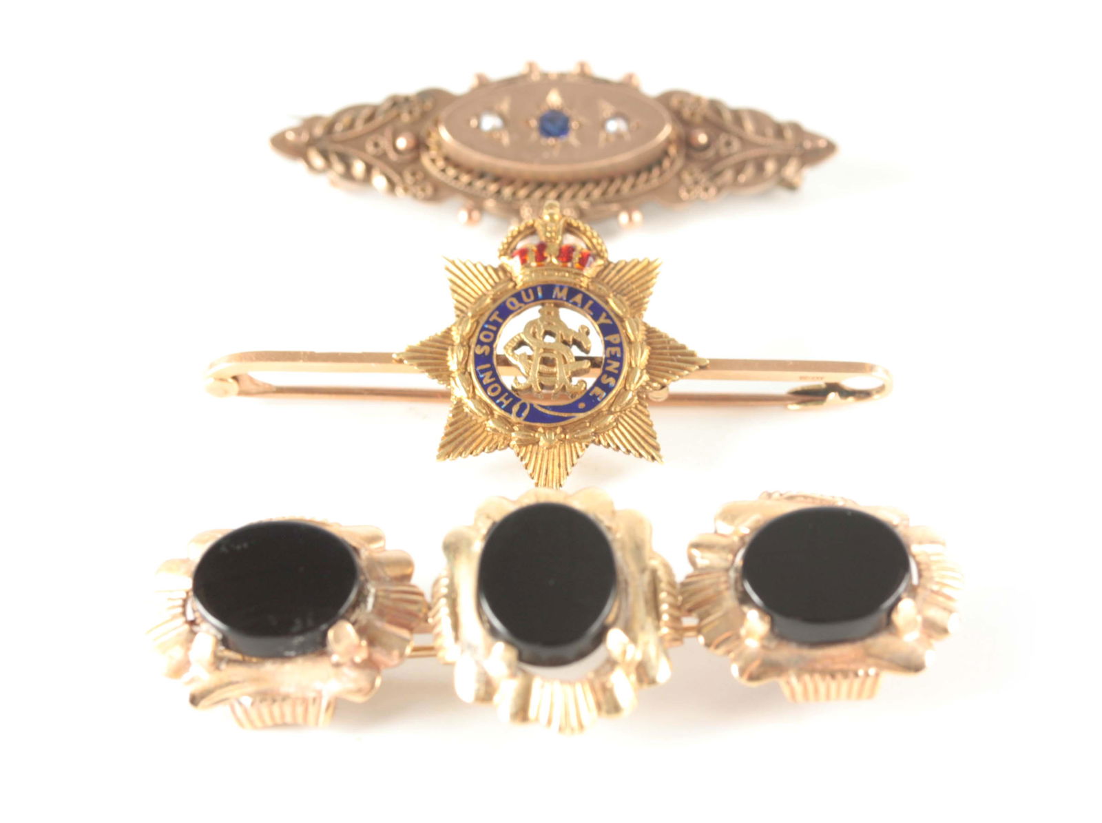 A 9CT GOLD AND BLACK ONYX BROOCH 56mm wide, app. 10.6g. (1 of 1)