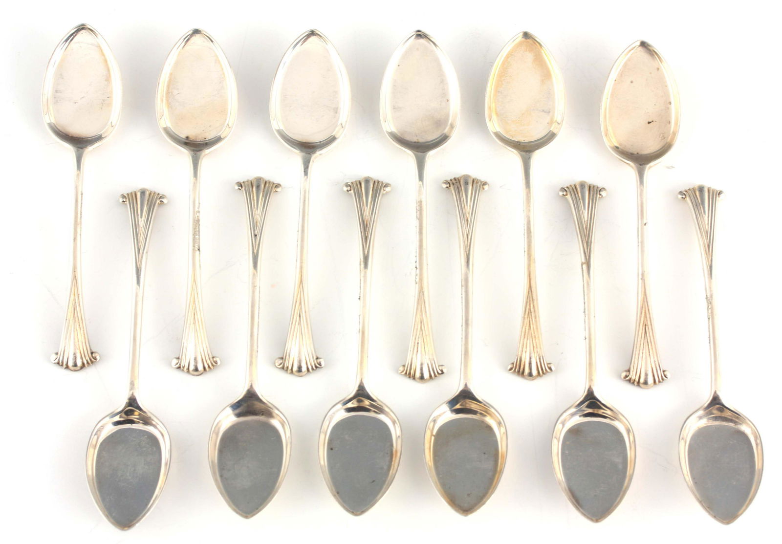 A SET OF TWELVE MID/EARLY 20TH CENTURY ONSLOW PATTERN: A SET OF TWELVE MID/EARLY 20TH CENTURY ONSLOW PATTERN ICE CREAM SPOONS four by Jackson & Fullerton, 1909, eight by John Williams & Co, 1935, 12cm long, 230 grams.