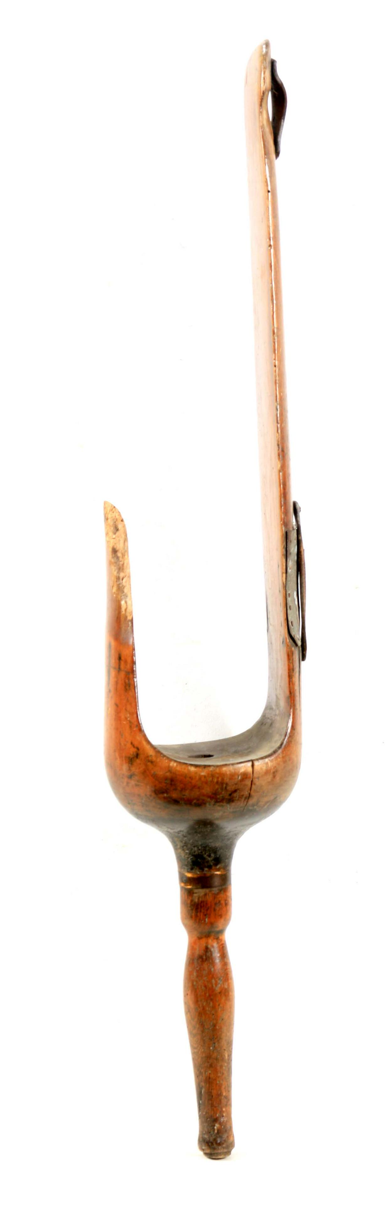AN ORIGINAL 19TH CENTURY SAILORS WOODEN PEG LEG (1 of 1)
