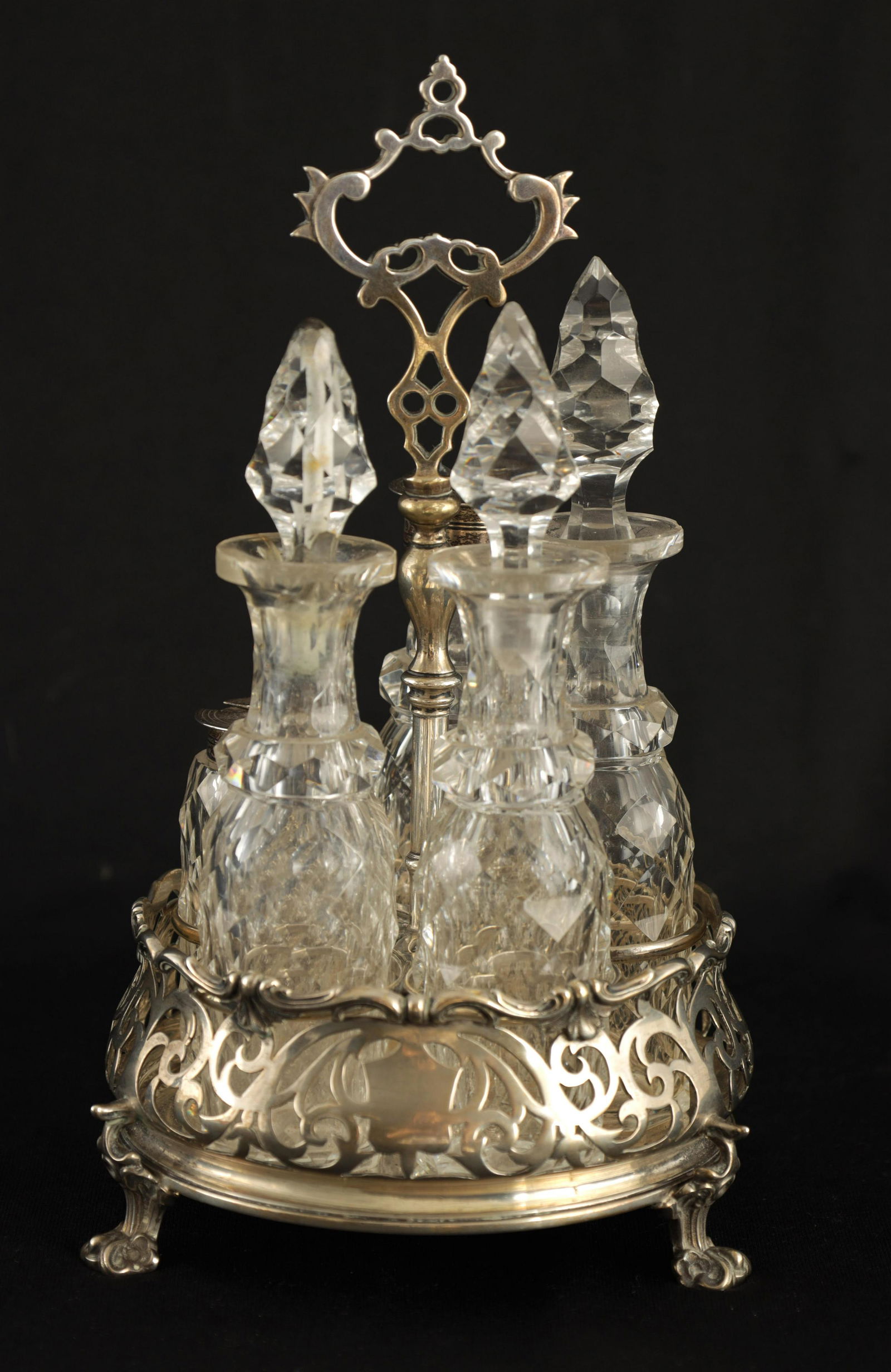 AN EARLY VICTORIAN SILVER 5 BOTTLE CRUET FRAME wit (1 of 1)