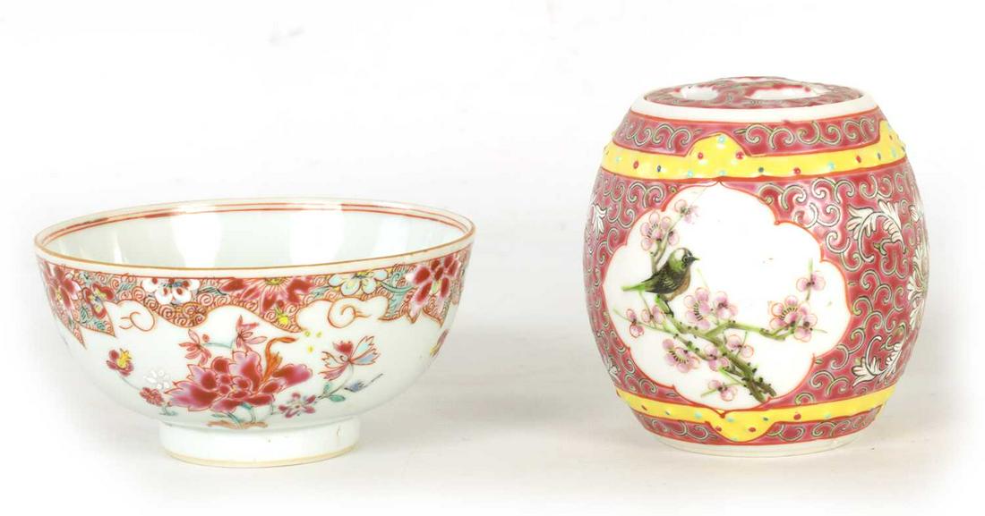 AN EARLY 19TH CENTURY CHINESE PORCELAIN FAMILLE ROSE FOOTED BOWL (1 of 8)