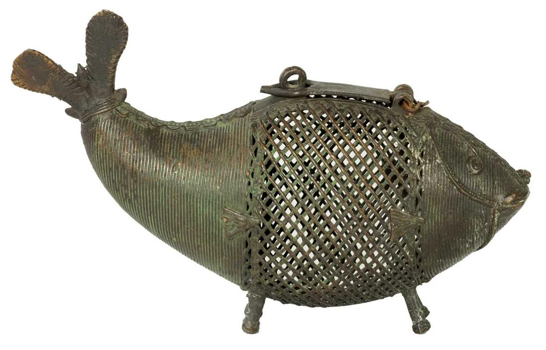 AN EARLY 20TH CENTURY CHINESE FISH SHAPED BRONZE CRICKET CAGE (1 of 4)