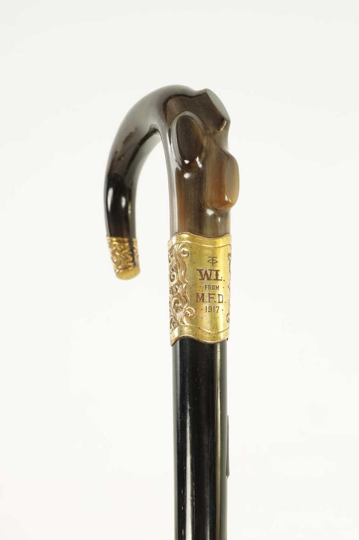 AN EARLY 20TH CENTURY HORN HANDLED WALKING STICK (1 of 2)