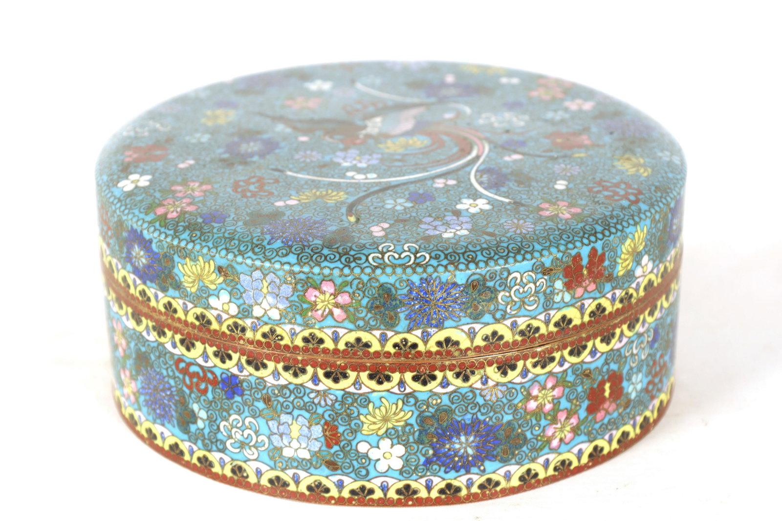 A 19TH CENTURY CHINESE CLOISONNE ENAMEL LIDDED CIRCULAR BOX (1 of 7)