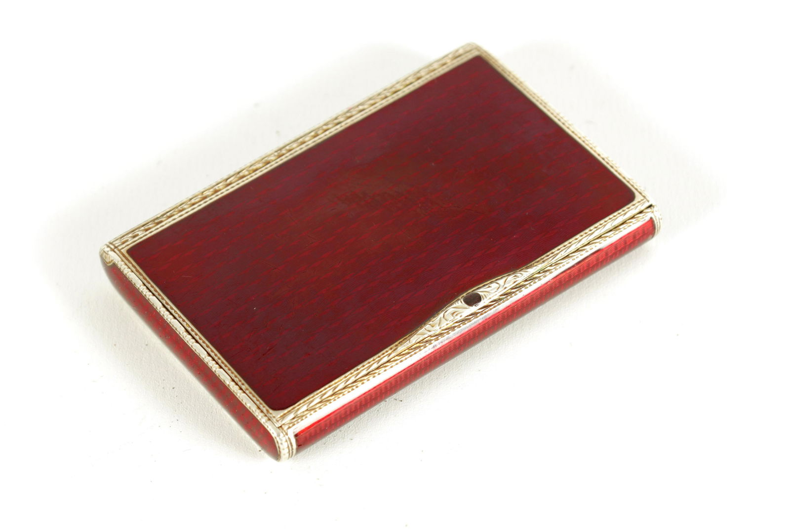 A GEORGE V ENGINE TURNED SILVER AND RUBY GUILLOCHE ENAMEL LADIES COMPACT (1 of 6)