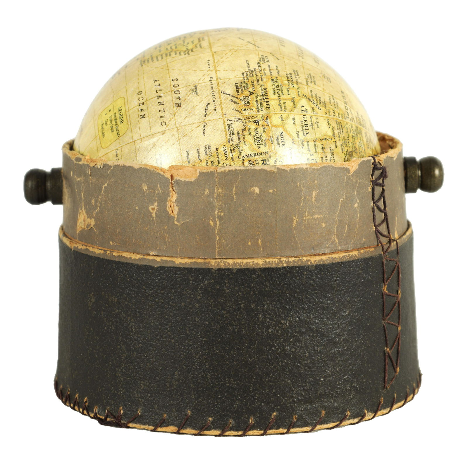 AN EARLY 20TH CENTURY TERRESTRIAL POCKET GLOBE (1 of 5)
