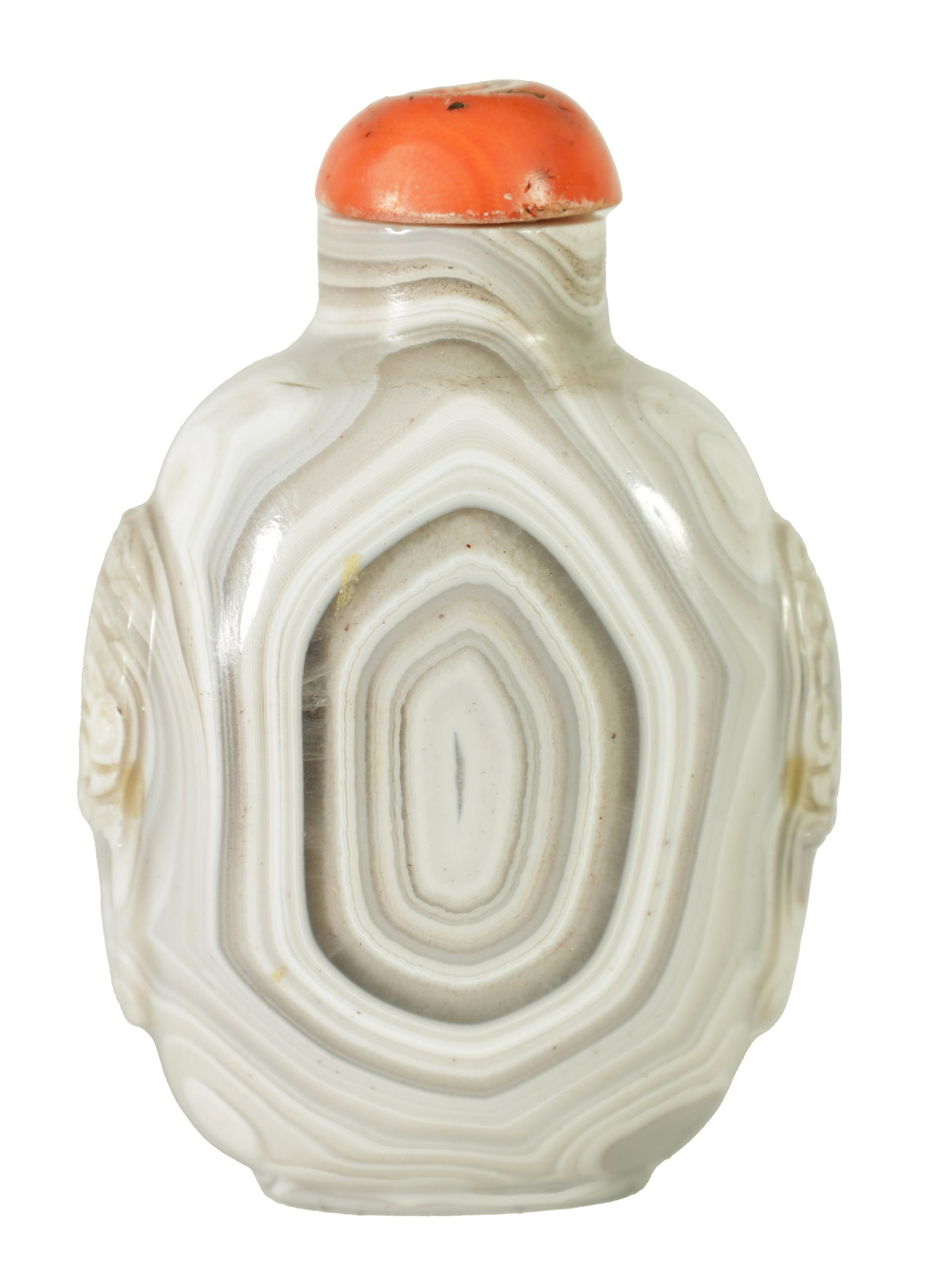 A 19TH CENTURY CHINESE LIGHT GREY CARVED AGATE SNUFF BOTTLE (1 of 6)
