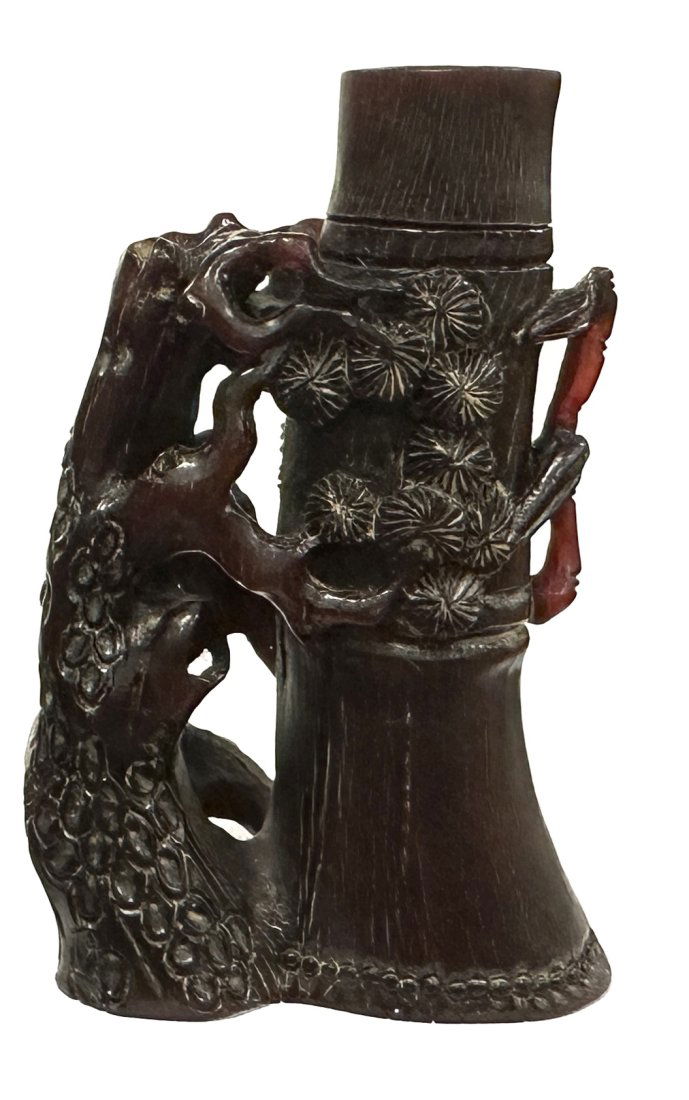 A FINELY CARVED CHINESE RHINOCEROS HORN SNUFF BOTTLE (1 of 4)