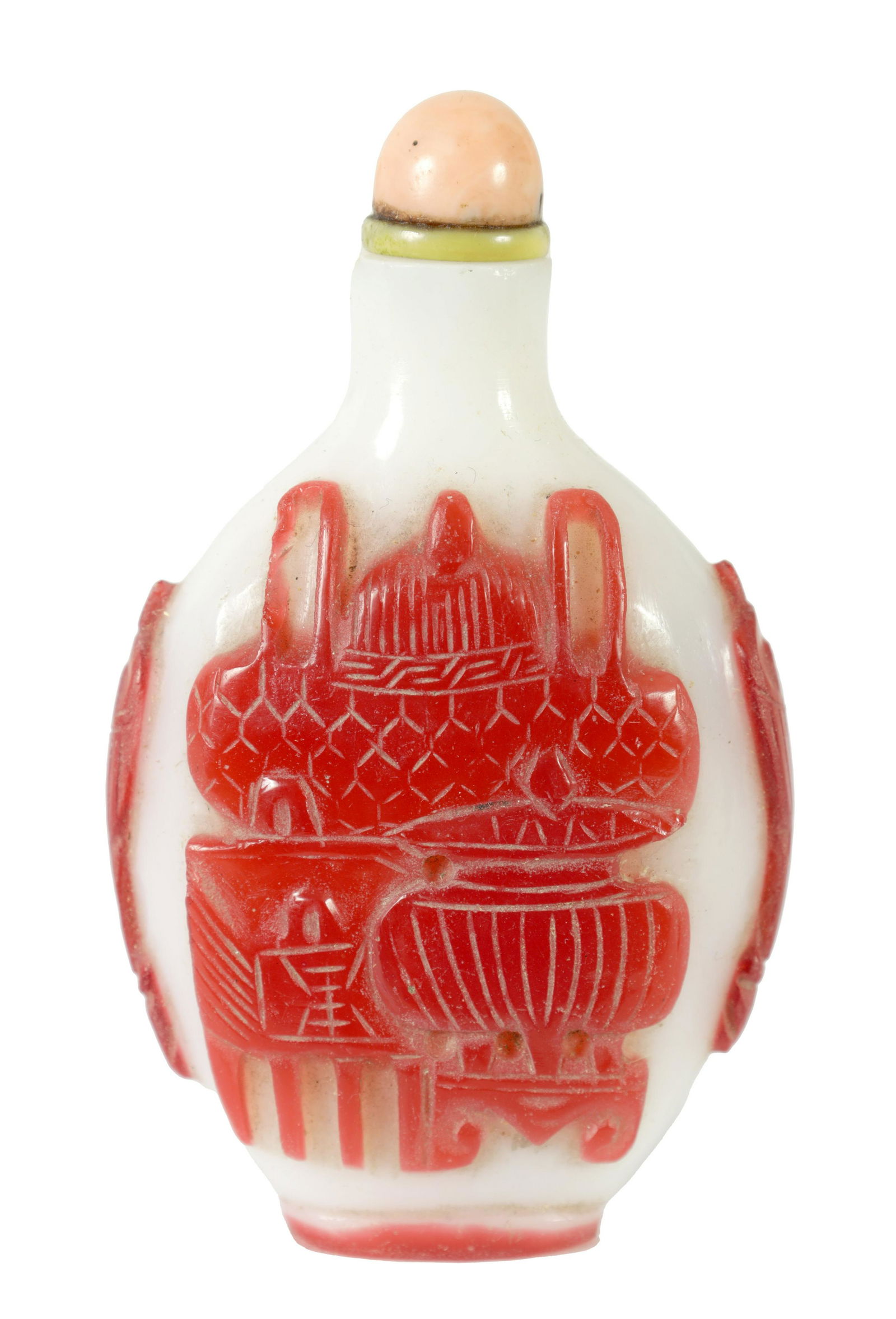 A 19TH CENTURY CHINESE MILK GLASS AND CARVED RED CAMEO FLATTENED OVOID SNUFF BOTTLE: A 19TH CENTURY CHINESE MILK GLASS AND CARVED RED CAMEO FLATTENED OVOID SNUFF BOTTLE with pink stone stopper, decorated with antiquities. (7.5cm high)