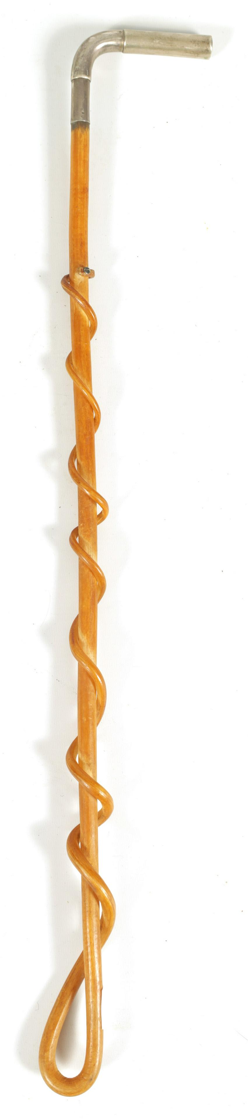 AN EARLY 20TH CENTURY CONTINENTAL SILVER MOUNTED RHINOCEROS HORN STICK MODELLED AS A RIDING WHIP (1 of 7)