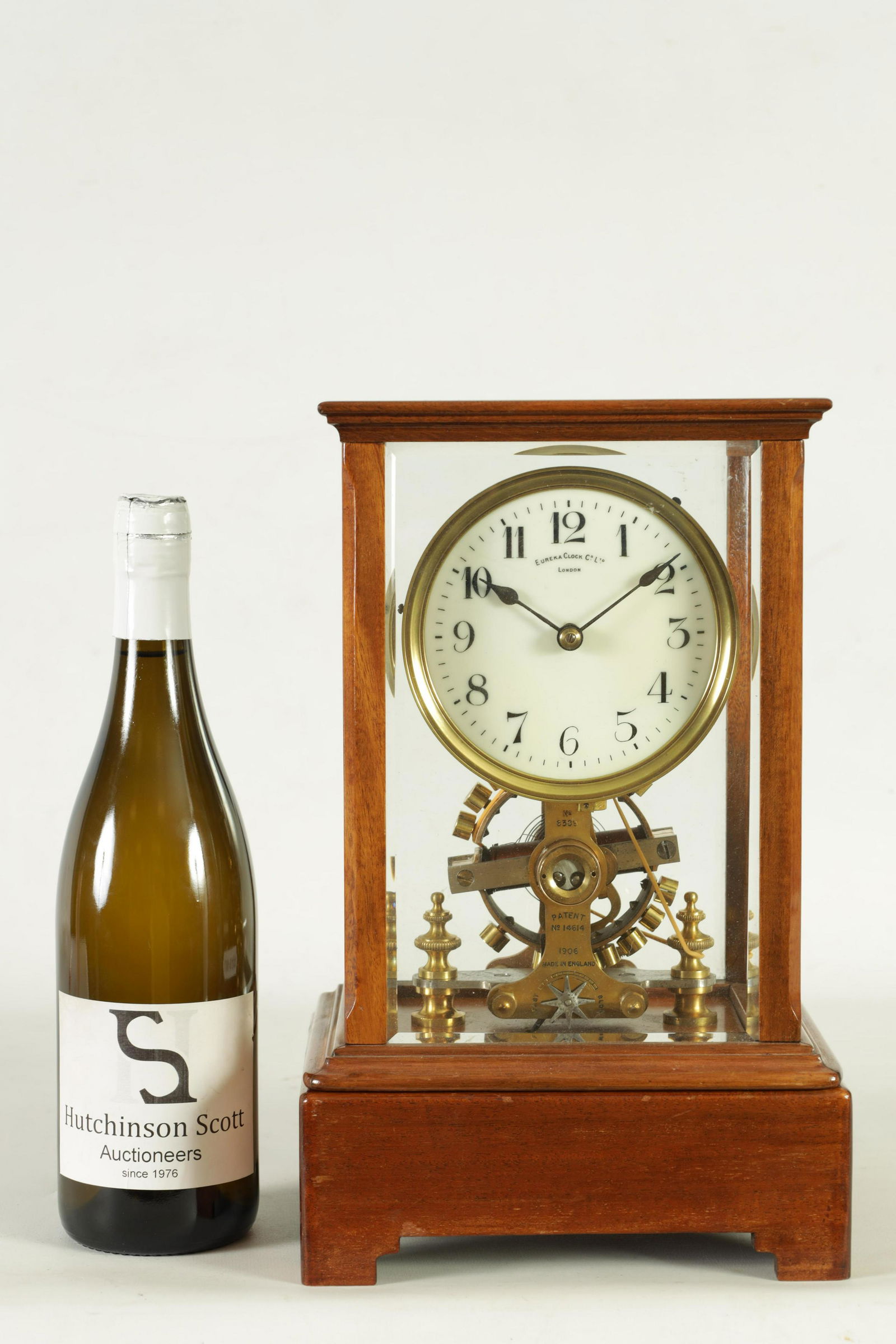 EUREKA CLOCK CO. LTD. LONDON AN EARLY 20TH CENTURY ENGLISH MAHOGANY FIVE GLASS ELECTRIC MANTEL CLOCK (1 of 8)