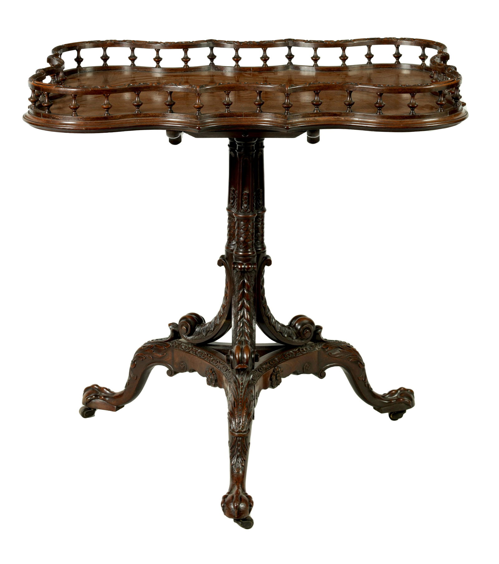 A FINE GEORGE III MAHOGANY TRIPOD TABLE IN THE MANNER OF THOMAS CHIPPENDALE (1 of 7)