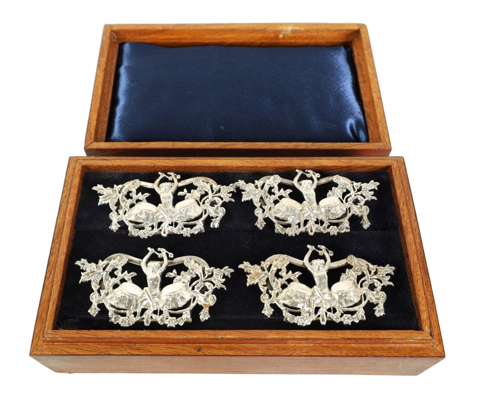 A BOXED SET OF FOUR LATE 19TH CENTURY MONKEY AND DRUM SILVER MENU HOLDERS (1 of 10)