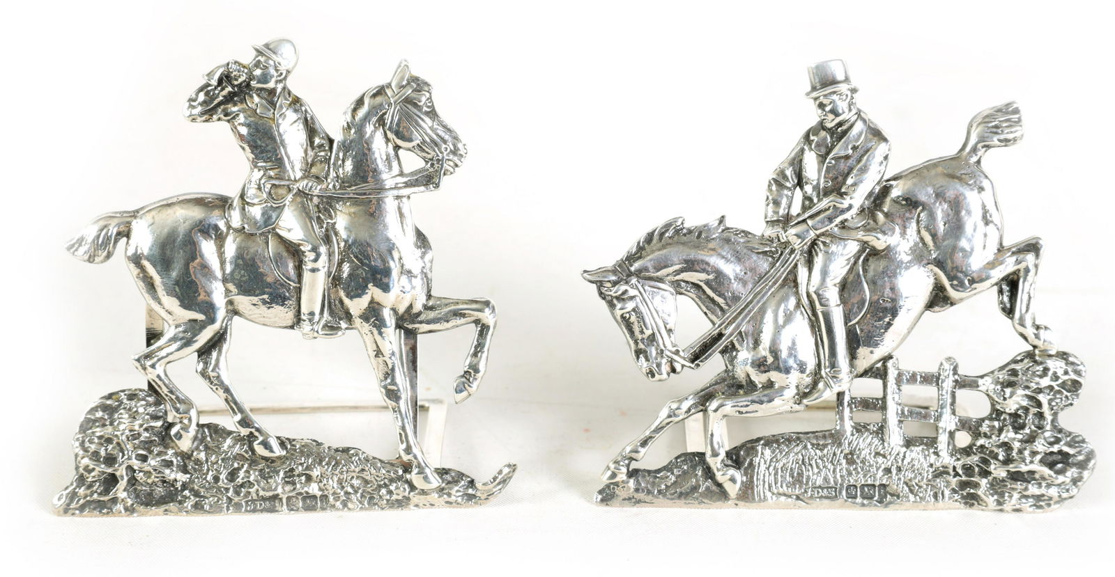 A LARGE PAIR OF SILVER HUNTING SCENE MENU HOLDERS (1 of 16)