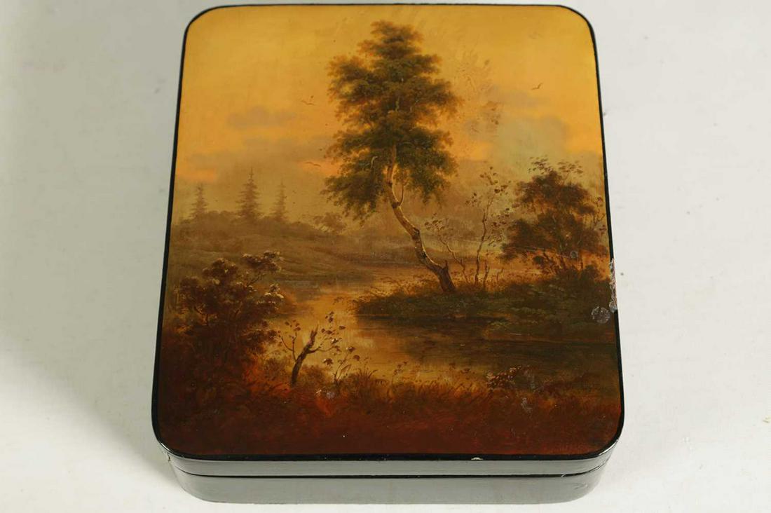 A 19TH CENTURY RUSSIAN LACQUERED PAPIER-MACHE BOX (1 of 6)
