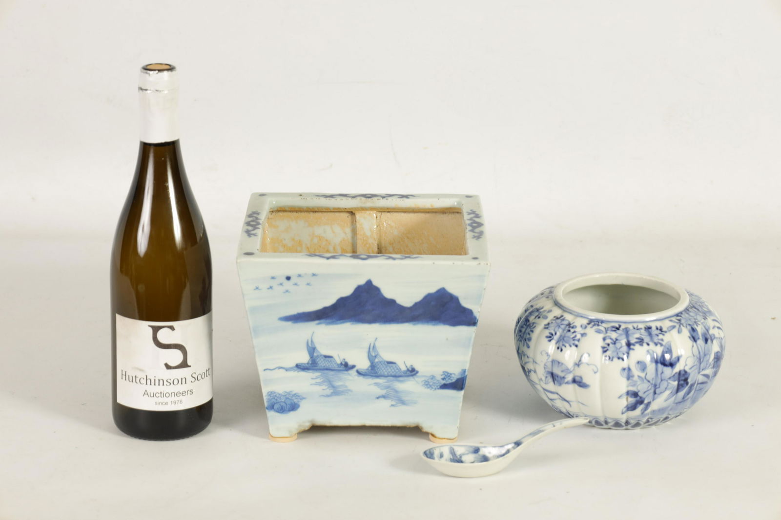 A 19th CENTURY CHINESE BLUE AND WHITE SQAURE TAPERING JARDINIERE (1 of 4)