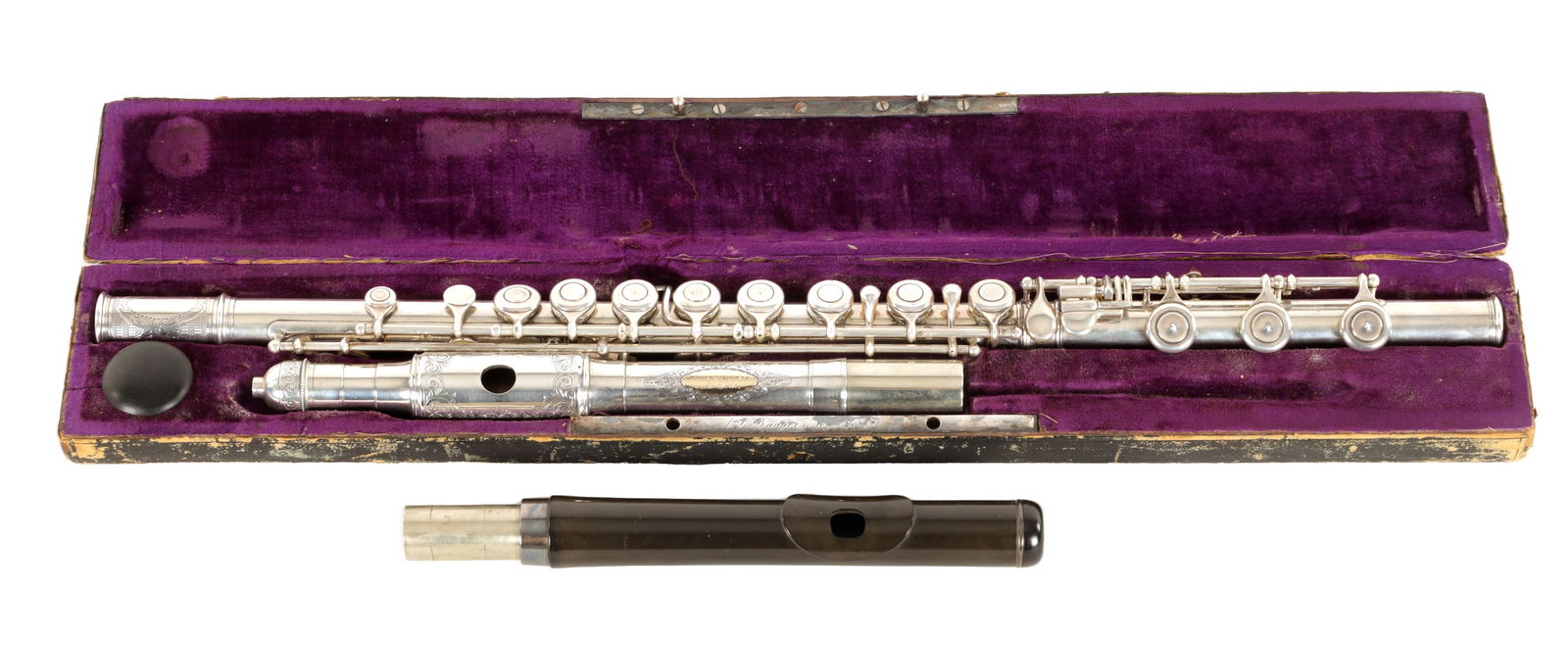 ALFRED G BADGER, NEW YORK. A SOLID SILVER FLUTE WITH GOLD NAME-PLATE (1 of 5)