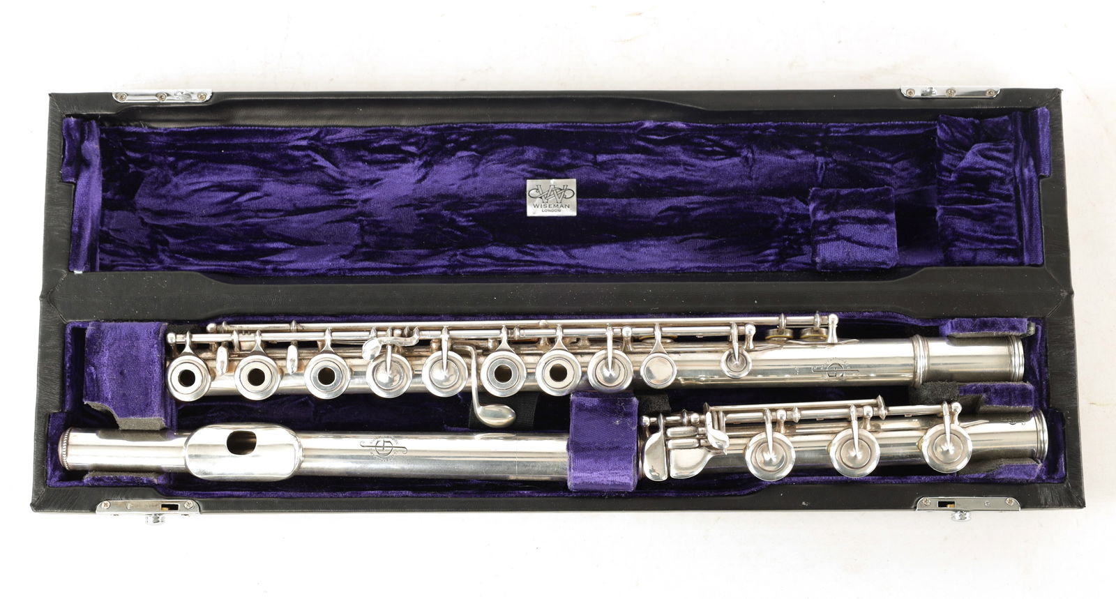 A FLUTE MAKERS' GUILD HANDMADE SOLID SILVER FLUTE (1 of 10)