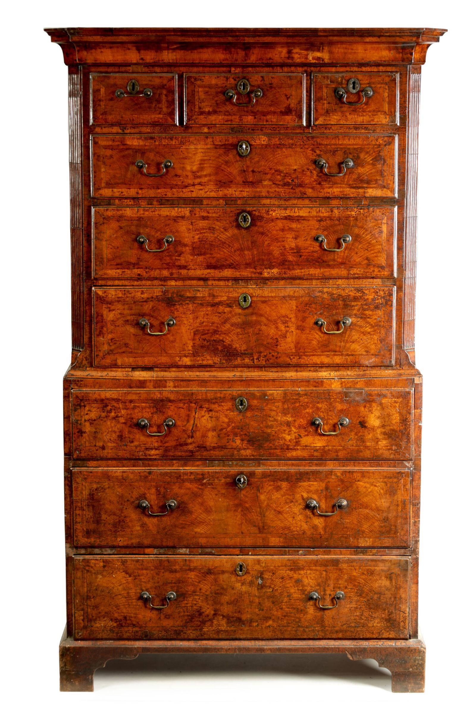 A FINE EARLY 18TH CENTURY FIGURED WALNUT CHEST ON CHEST (1 of 14)