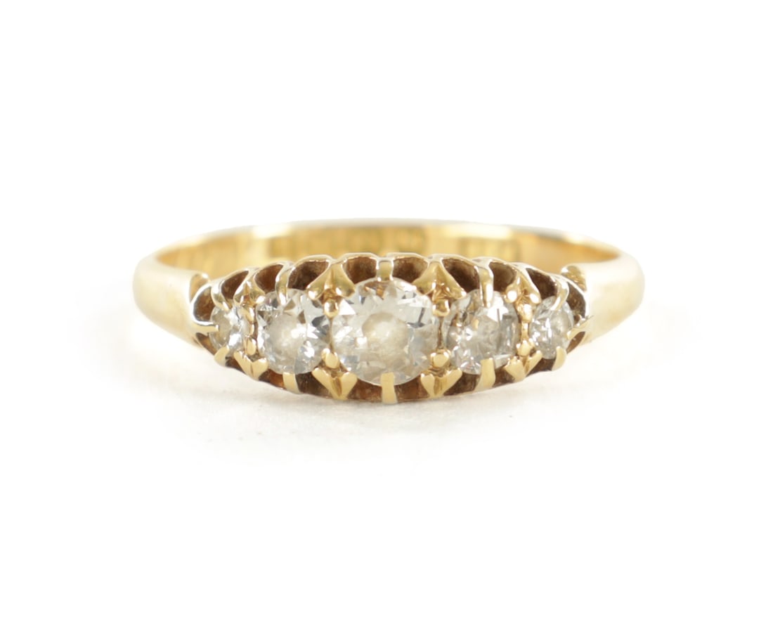 A LADIES VINTAGE 18CT GOLD FIVE STONE DIAMOND RING (1 of 4)