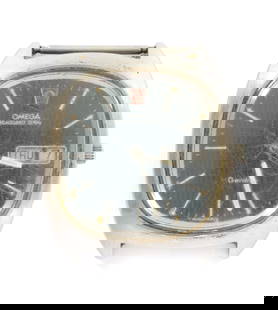 A GENTLEMAN'S STAINLESS STEEL 1970'S OMEGA MEGAQUARTZ 32KHZ WRISTWATCH: A GENTLEMAN'S STAINLESS STEEL 1970'S OMEGA MEGAQUARTZ 32KHZ WRISTWATCH having a blue chequered dial with luminous baton markers and day/date apertures fronting a quartz movement. (37mm wide)