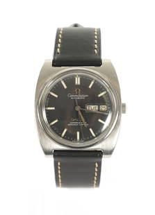A 1970'S GENTLEMAN'S STAINLESS STEEL OMEGA CONSTELLATION WRISTWATCH: A 1970'S GENTLEMAN'S STAINLESS STEEL OMEGA CONSTELLATION WRISTWATCH on black leather strap, the steel case enclosing a black dial with luminous baton markers, sweeping seconds hand and day/date